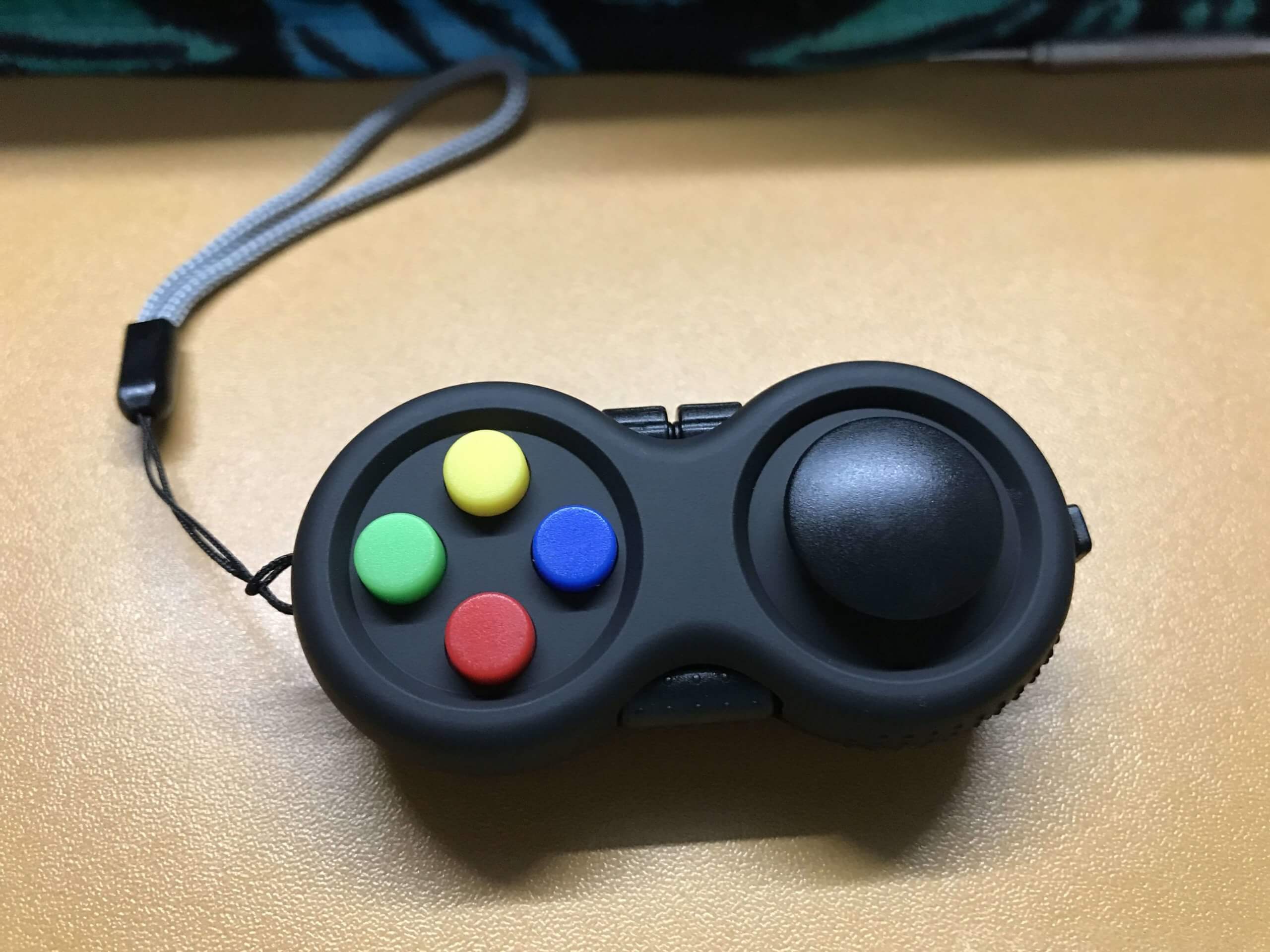 コントローラ型ストレス解消グッズ Fidget Pad が癖になってやめられない しょたすてーしょん